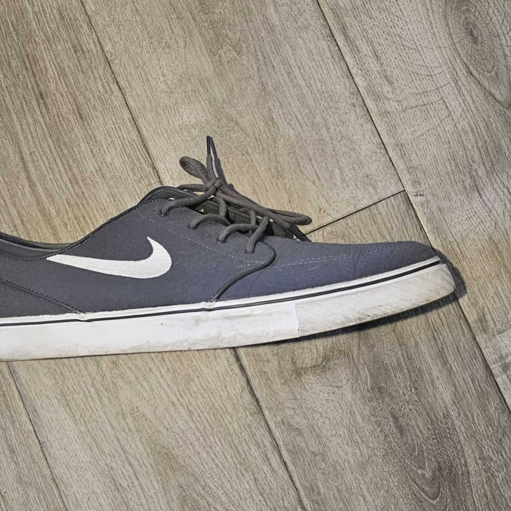 Men's Size 15 Gray Nike Sneakers